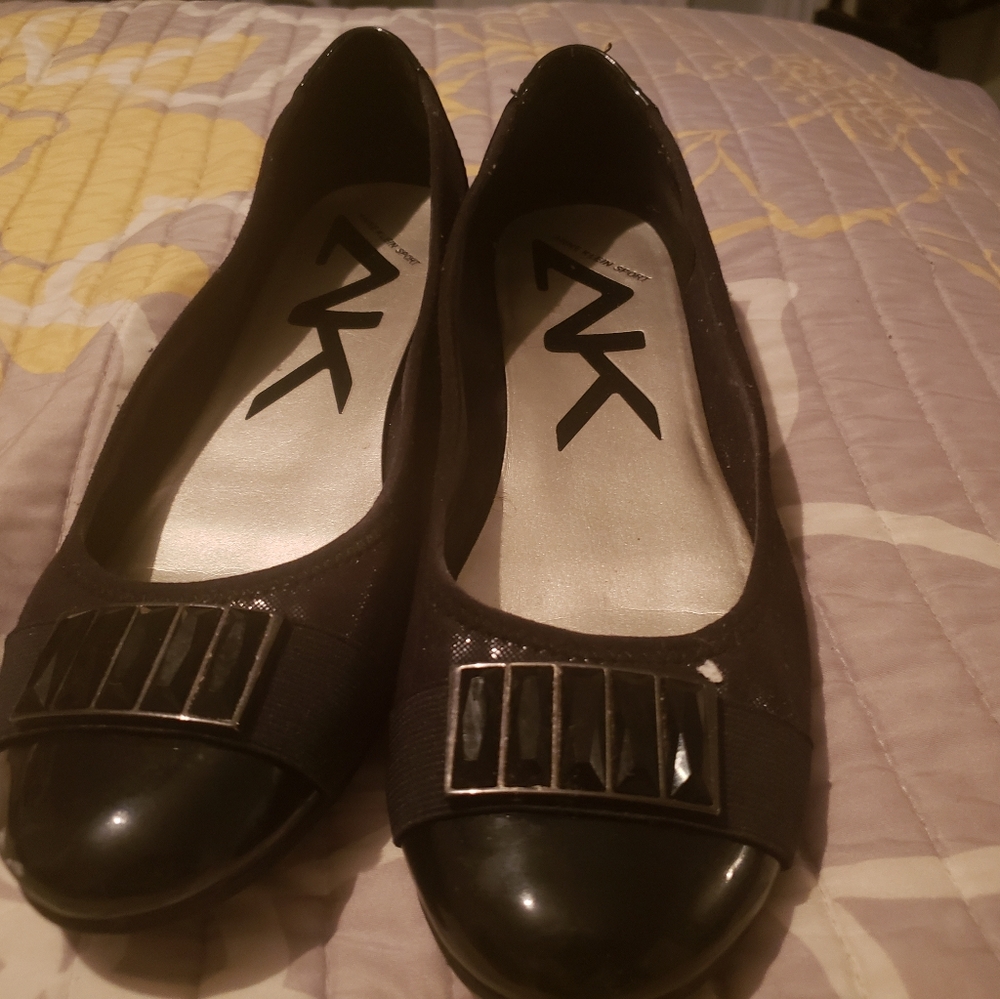 Shoes - Picture 4 of 9